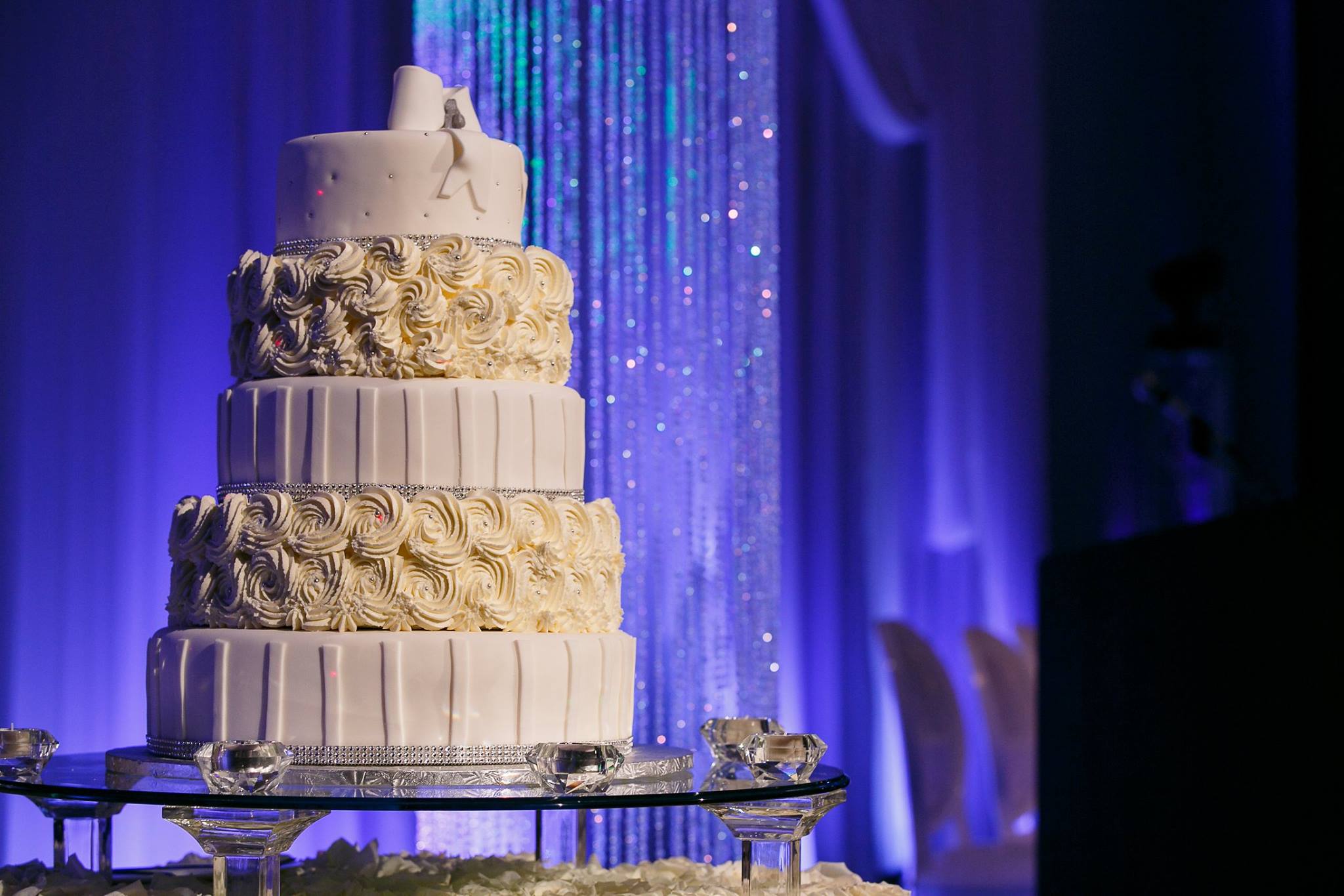 image of beautiful wedding cake from wedding coordinated by Make it Memorable Weddings & Events